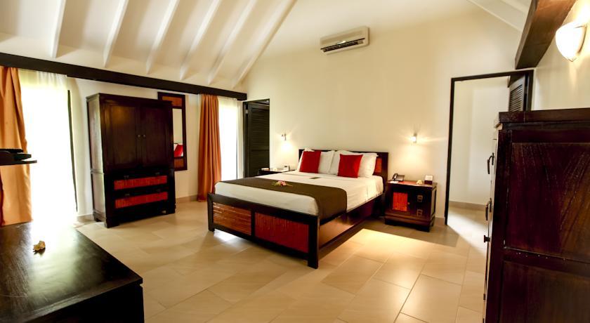 더 워릭 피지 코로레부 외부 사진 A bedroom at the resort