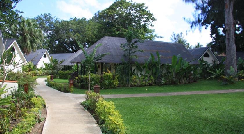더 워릭 피지 코로레부 외부 사진 The main building of the resort