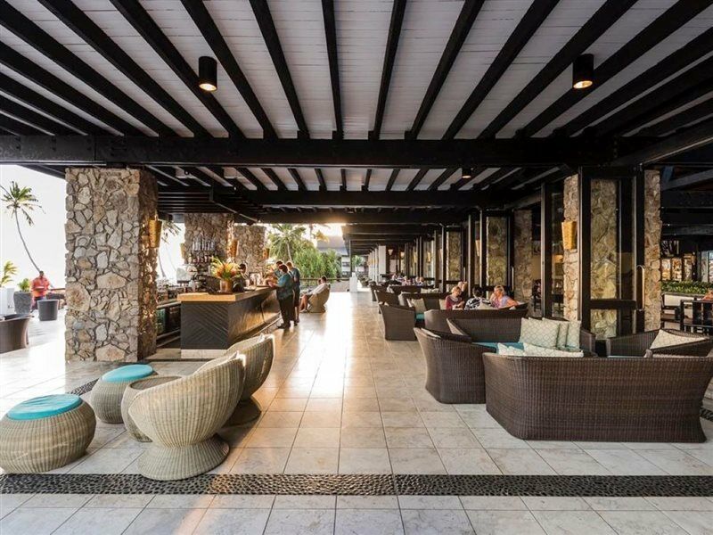 더 워릭 피지 코로레부 외부 사진 The lobby of the hotel